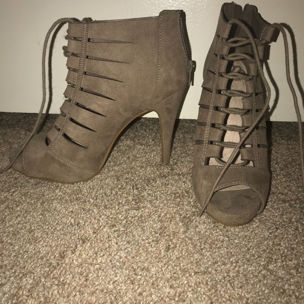 Shoes - Picture 6 of 6